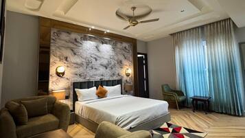 Luxury Room | Desk, laptop workspace, rollaway beds, free WiFi