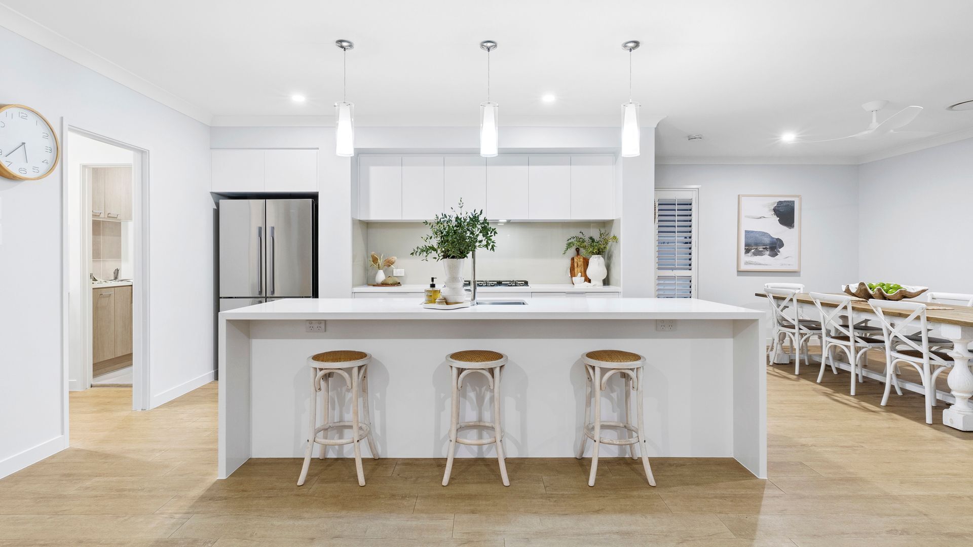 Dishwasher, cookware/dishes/utensils, spices, dining tables