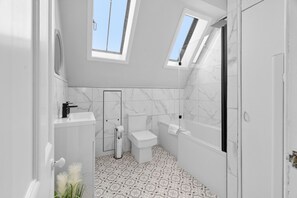 Hair dryer, towels - Lochside D - Ideal for Corporate Stays (Montrose)