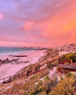 Beach nearby - Langebaan Villa Retreat | 1 min Walk to Private Beach | Exclusive Estate (Langebaan)