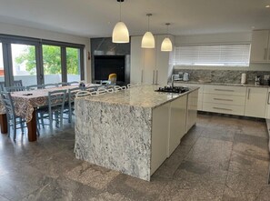 Mikrowelle, Ofen, Herdplatte, Geschirrspüler