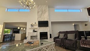 智能电视、壁炉