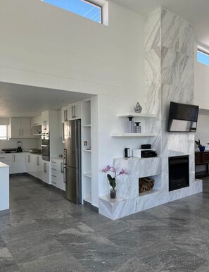 冰箱、微波炉、烤箱、炉灶