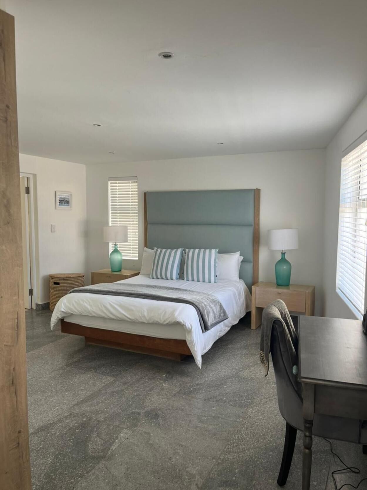 4 bedrooms, desk, iron/ironing board, travel crib