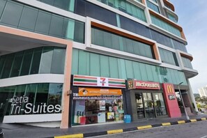 المنشأة من الخارج