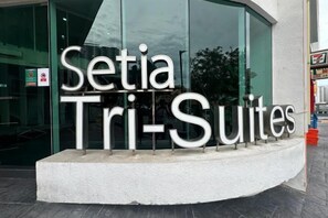 Unclassified image, 5 of 9, button - Setia Tri-Suite(8) by Homey Planet (Bayan Lepas)