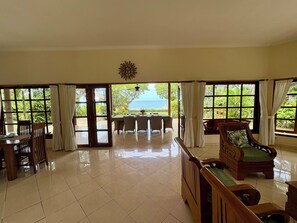 Interior - Oceanfront Villa Mawar – Private Pool, Gorgeous Sunsets & Friendly Staff (Seririt, Kabupaten Buleleng, Bali)