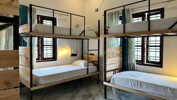 Basic Shared Dormitory | Desk, laptop workspace, free WiFi