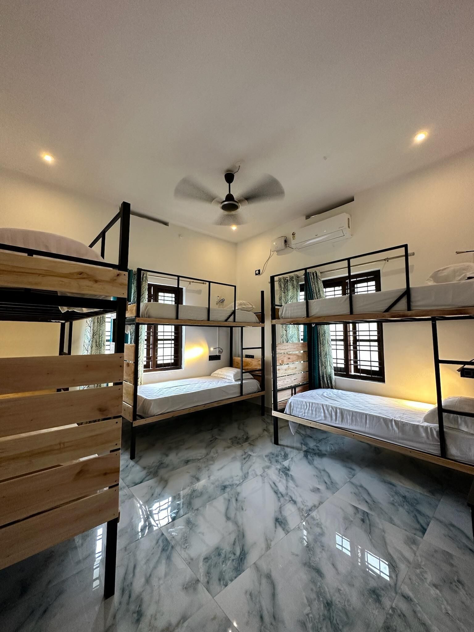 Basic Shared Dormitory | Desk, laptop workspace, free WiFi