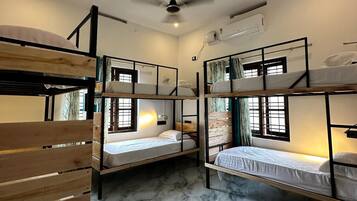 基础双人房, 阳台, 海滩景观 | 起居区