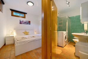 Shower, hair dryer, towels - Villa G with Lake View, Private Terrace Steps from Lake Garda (Torbole)