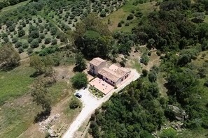 Exterior - Villa Bruca is a two-family house consisting of two separate units.The proposed unit, Villa Bruca 2, includes a double bedroom with the option of adding one single bed, a spacious bathroom with a modern walk-in shower, and a kitchen-living area equipped  (Caronia)