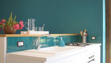 KĂŒhlschrank, Ofen, Herdplatte, Hochstuhl