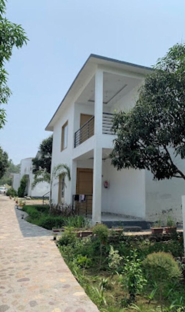 المنشأة من الخارج