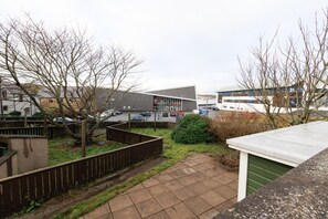 المنطقة المحيطة بالمنشأة