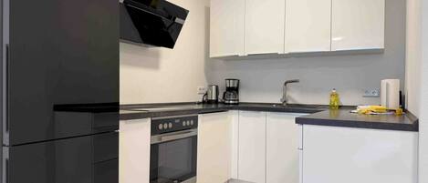 Fridge, oven, dishwasher, coffee/tea maker