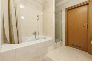 Shower, hair dryer, towels - Lumina apartment for family in the center of Warsaw (Warszawa BIG)