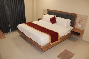 Deluxe Double or Twin Room, Balcony | Free WiFi - Siva Subramaniyar Residency (Tiruvannamalai)