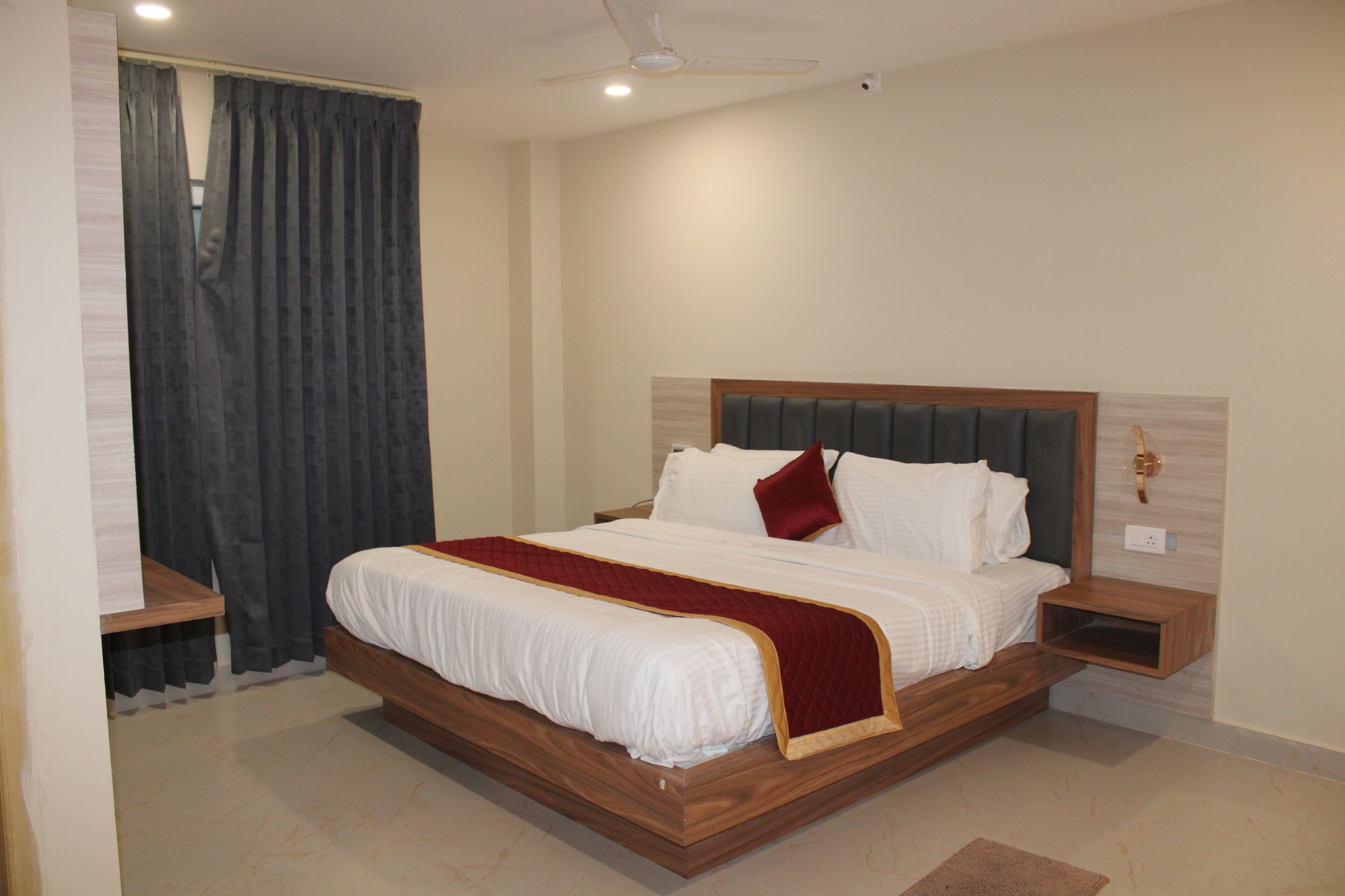 Deluxe Double or Twin Room, Balcony | Free WiFi