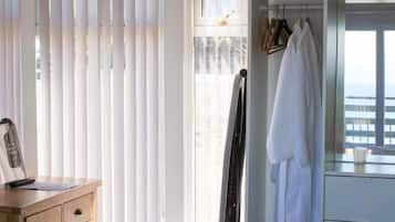 Double Room, Balcony, Sea View | Iron/ironing board, free WiFi