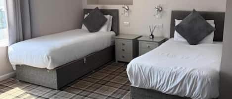 Classic Twin Room | Iron/ironing board, free WiFi