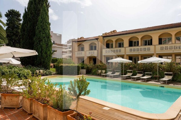 Pool - Homiday - Villa Rosella, Two Bedroom Apartment Interior 1 (Roseto degli Abruzzi)