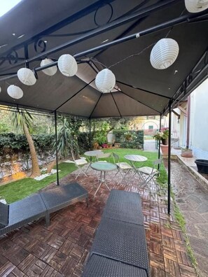 Outdoor dining - B&B Topaze (Sirmione)