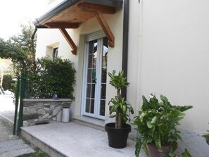 Exterior detail - B&B Topaze (Sirmione)