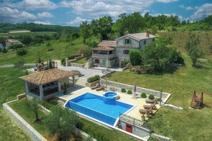 Exterior - Country house with large pool & fantastic views (Vižinada)