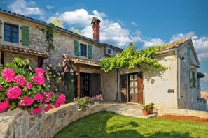 Exterior - Country house with large pool & fantastic views (Vižinada)
