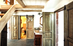 House, Smoking | 5 bedrooms - Historical Villa Santa Croce (Santorini)
