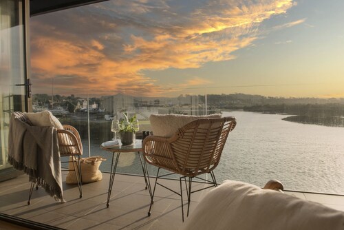 10 Cannery Row - Stunning Views - Free WiFi & Parking - Pet Welcome
