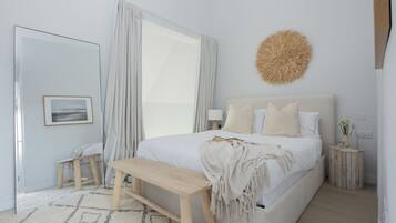 Desk, Internet, bed sheets