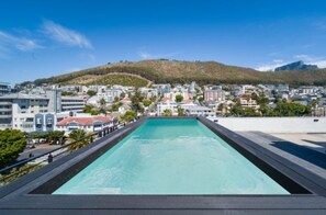 حمّام سباحة خارجي