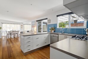 Coffee/tea maker, cookware/dishes/utensils - Ohana Hale, Safety Beach - Relaxed Coastal Hideaway. Steps to the Beach. Perfect for Families & Friends (Safety Beach)