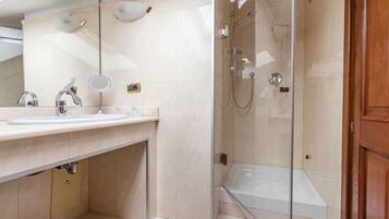 Shower, free toiletries, hair dryer, bidet
