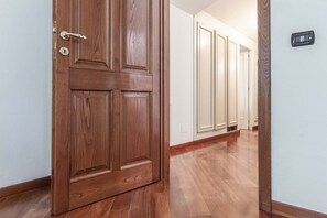 Interior - Roth Apartment – Elegant & Bright – Close to the city center (Sassari)