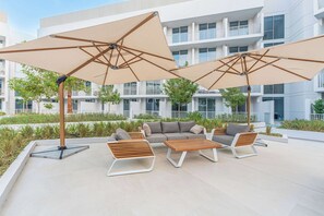 Terrace/patio - Free housekeeping visits during your stay - StayShort - Contemporary Studio Sleeps 2 in JVC (JVC)