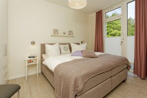 Travel cot, free WiFi - Beautiful apartment with sauna, south-facing on Usedom in Ostseeland, near the beach (Karlshagen)
