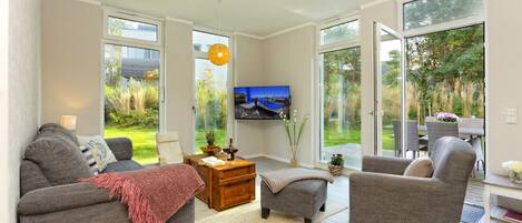 Téléviseur, livres, chaßne audio