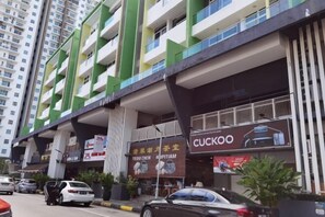 المنشأة من الخارج