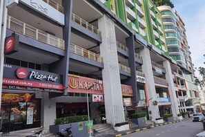 Unclassified image, 5 of 14, button - Setia Tri-Suite(7) by Homey Planet (Bayan Lepas)