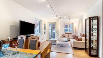 TV, lettore DVD, impianto stereo