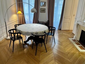 Dining - Georgious 02 bedroom apartment in Quarter Latin, area St Germain des Prés church (Paris)