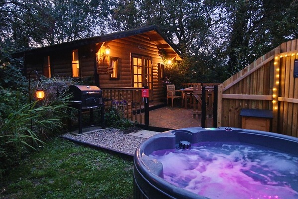 Lions House for two and hot tub