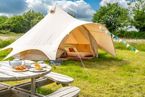 تناول الطعام بالخارج