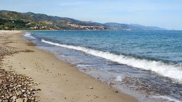 Una spiaggia nelle vicinanze