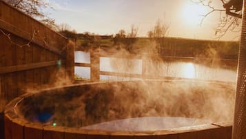 Bain à remous extérieur