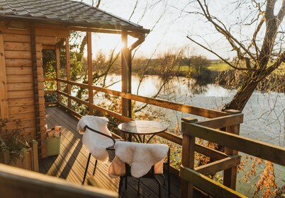 Willow Lodge with hot tub, Brandesburton in East Yorkshire