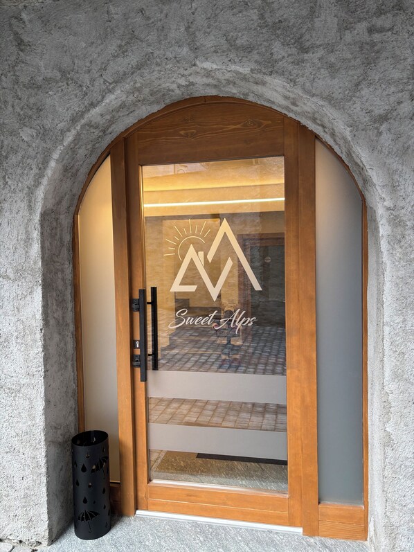 Vista frontal de la propiedad